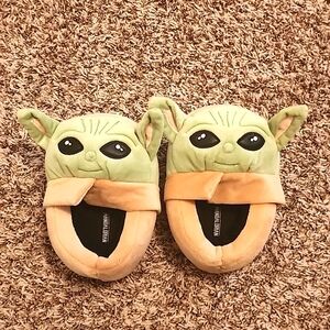 Toddler Grogu Comfy Slippers, size 11/12